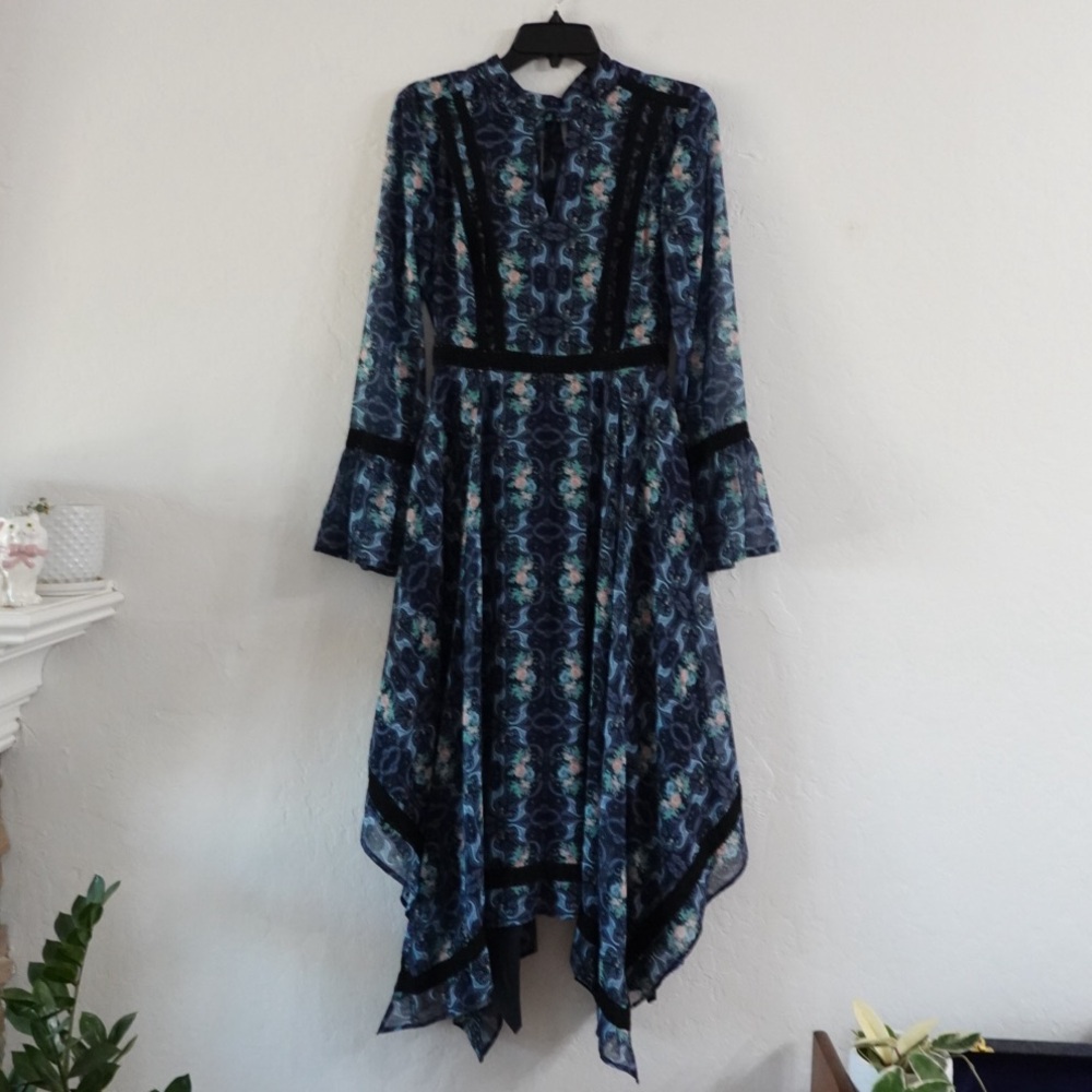 ModCloth Boho Hankie Hem Dress – Size Small, Blue Floral w Crochet Trim